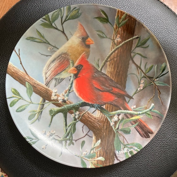 Pair Cardinal loving plates. Royal Elfreda British Birds, Knowles The Cardinals - Picture 6 of 8